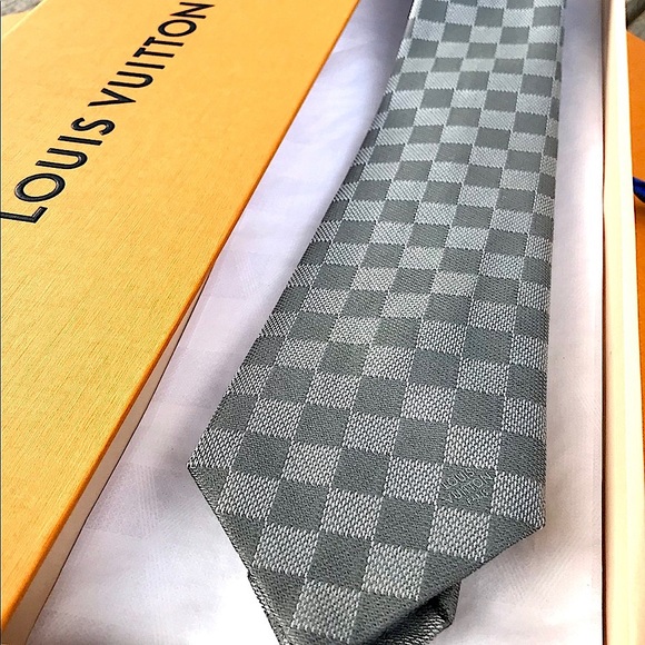 🔥LV HOLIDAY 25’🔥🆕💯AUTHN ICONIC LOUIS VUITTON DAMIER DOUBLE GRIS CHECK TIE🔥 - Picture 1 of 16